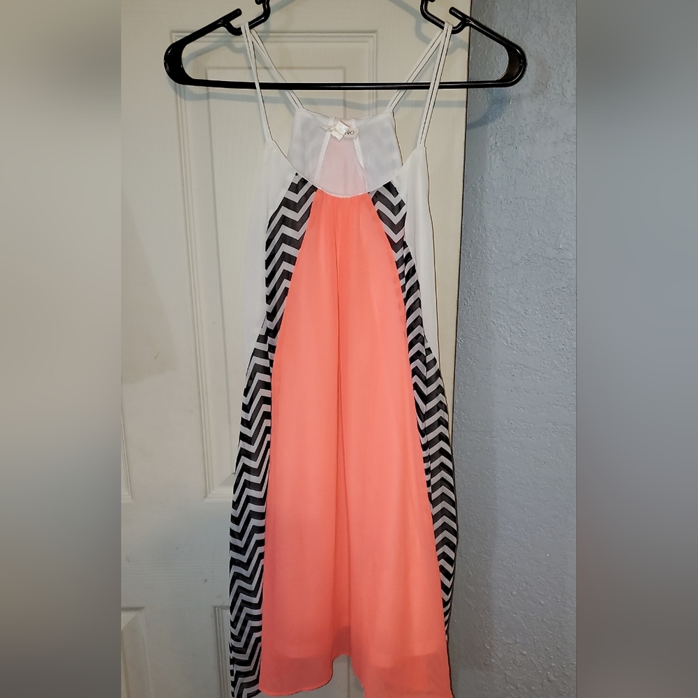 Dresses - Picture 3 of 7